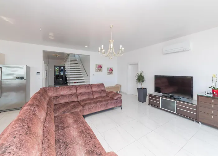 Prázdninový dům Lovely In Kastel Stari With Sauna