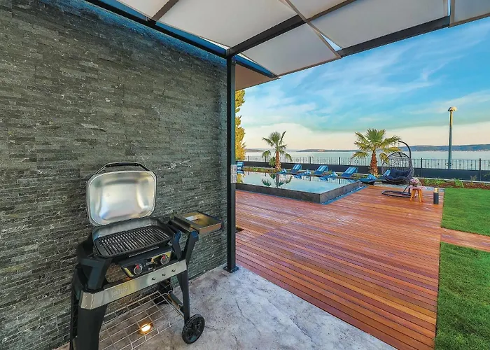 Lovely In Kastel Stari With Sauna *