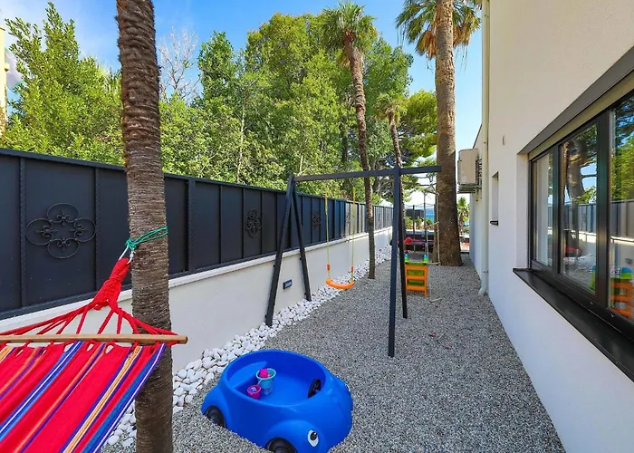 Lovely In Kastel Stari With Sauna