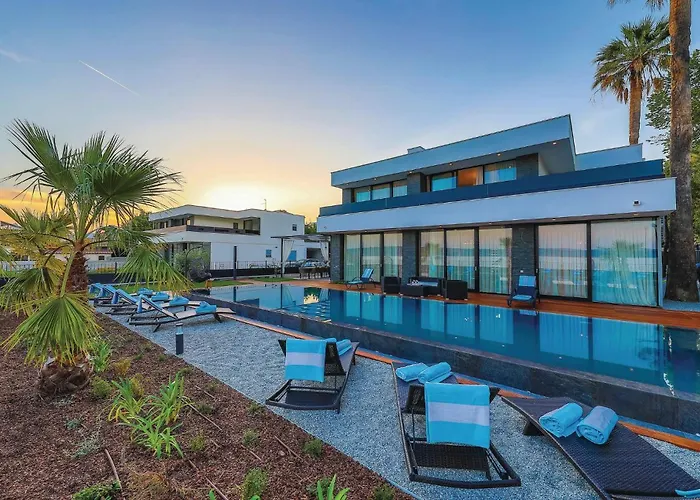 Lovely In Kastel Stari With Sauna *