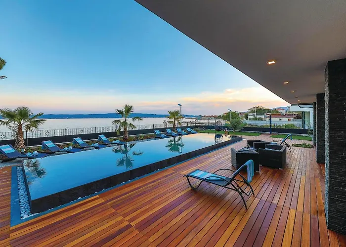 Lovely In Kastel Stari With Sauna