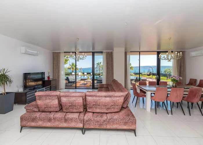 Lovely In Kastel Stari With Sauna