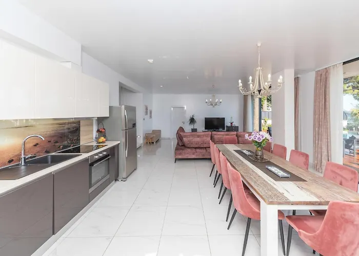 Lovely In Kastel Stari With Sauna Prázdninový dům