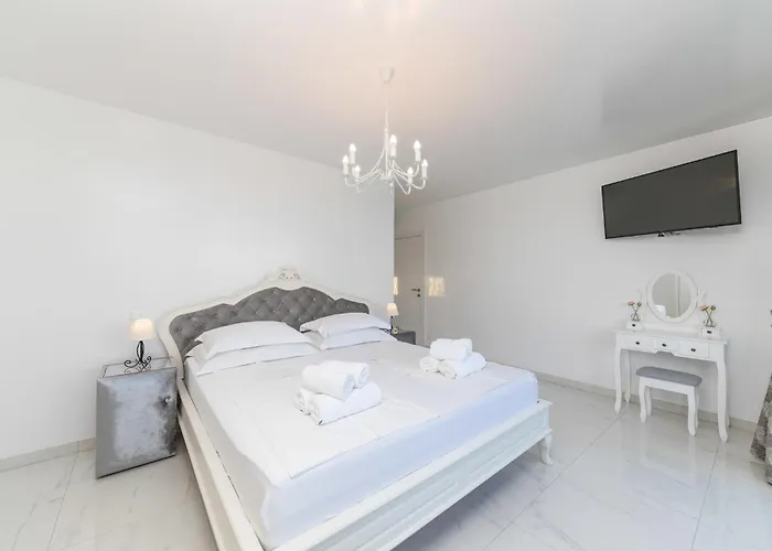 Lovely In Kastel Stari With Sauna Kaštela