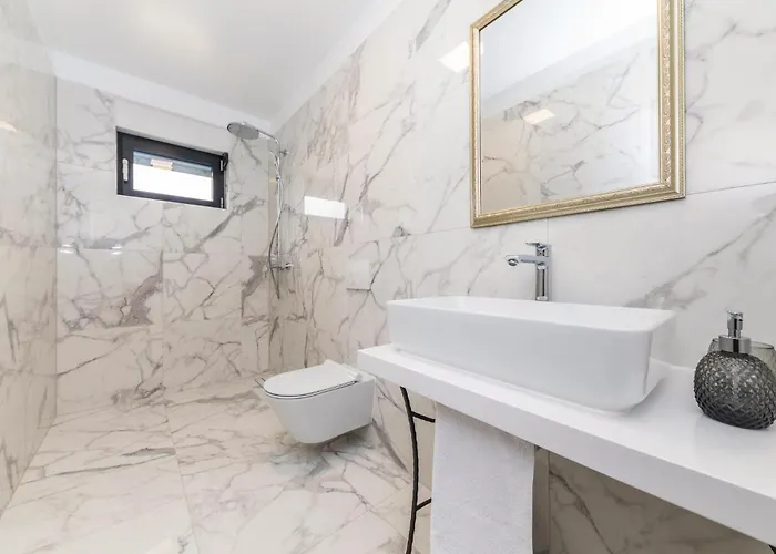 Lovely In Kastel Stari With Sauna